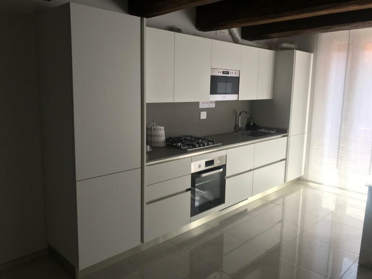 Moderno Affaccio Su Via Mazzini Ferrara Exterior foto
